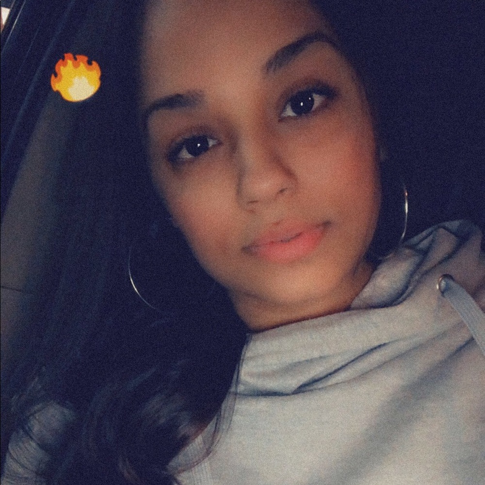 Meet your Posher, Zoraida